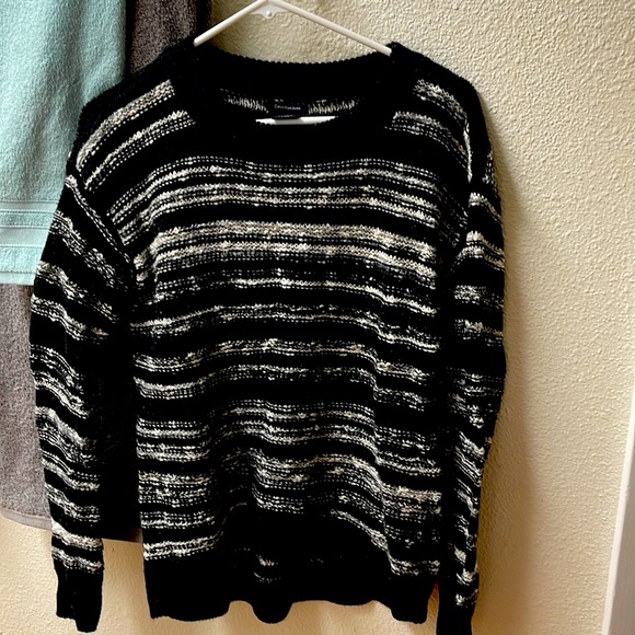 Women gently used Calvin Klein sweater - Picture 1 of 2
